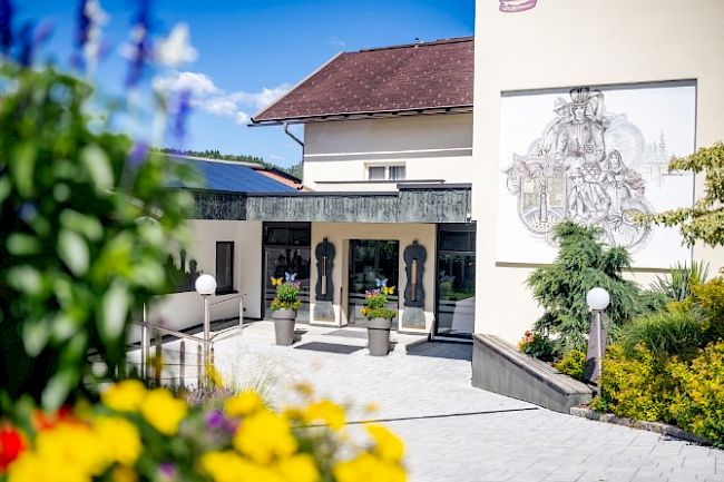 © KOGLERs Pfeffermühle Hotel & Restaurant > eingang_03.jpg eingang_03.jpg